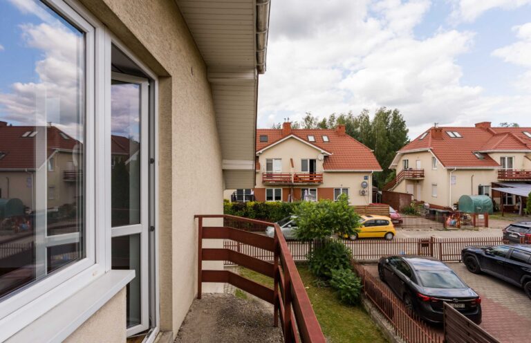 Narożny segment w Kobyłce z ogrodem 120 m²