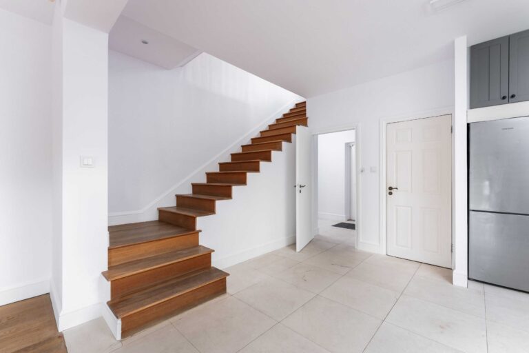 Narożny segment w Kobyłce z ogrodem 120 m²