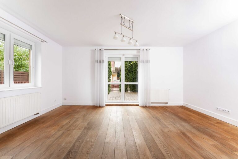 Narożny segment w Kobyłce z ogrodem 120 m²