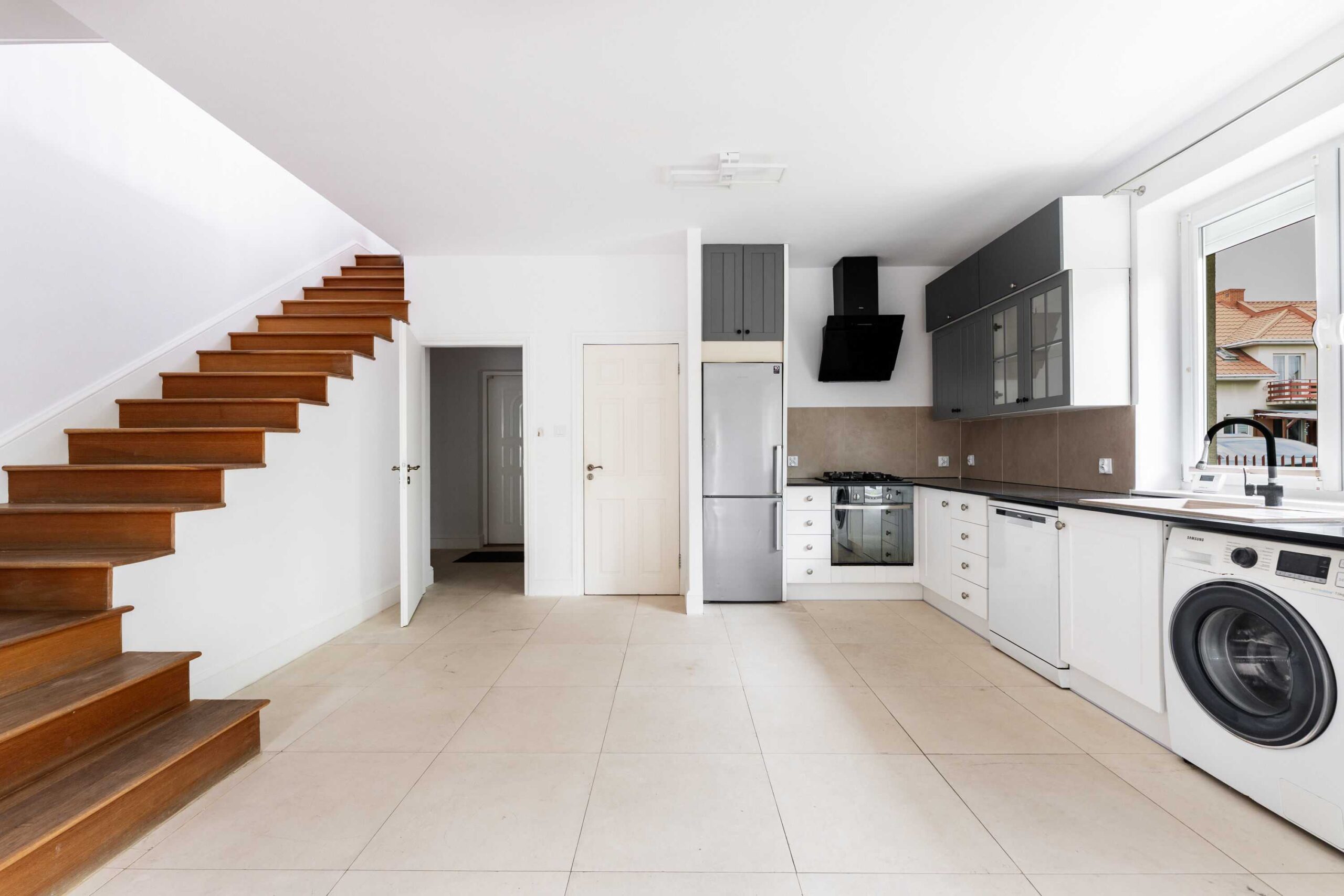 Narożny segment w Kobyłce z ogrodem 120 m²