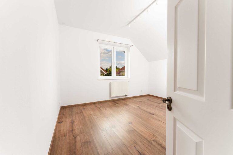 Narożny segment w Kobyłce z ogrodem 120 m²