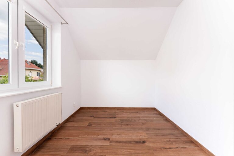 Narożny segment w Kobyłce z ogrodem 120 m²