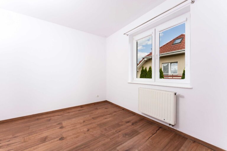Narożny segment w Kobyłce z ogrodem 120 m²