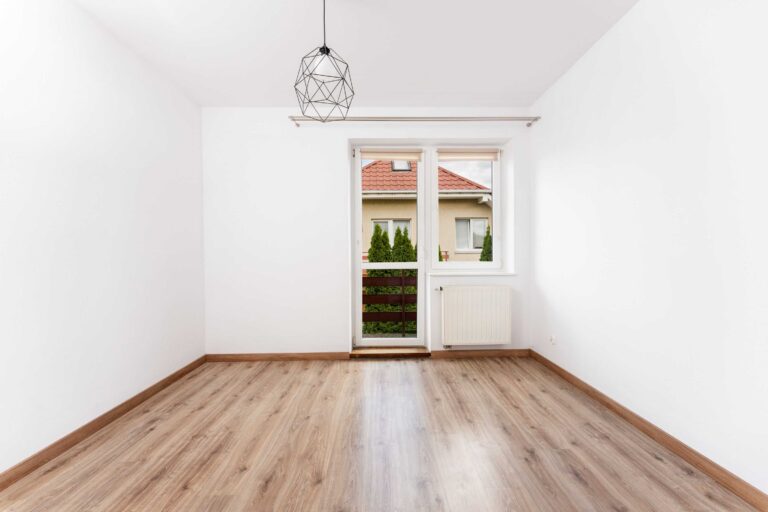 Narożny segment w Kobyłce z ogrodem 120 m²