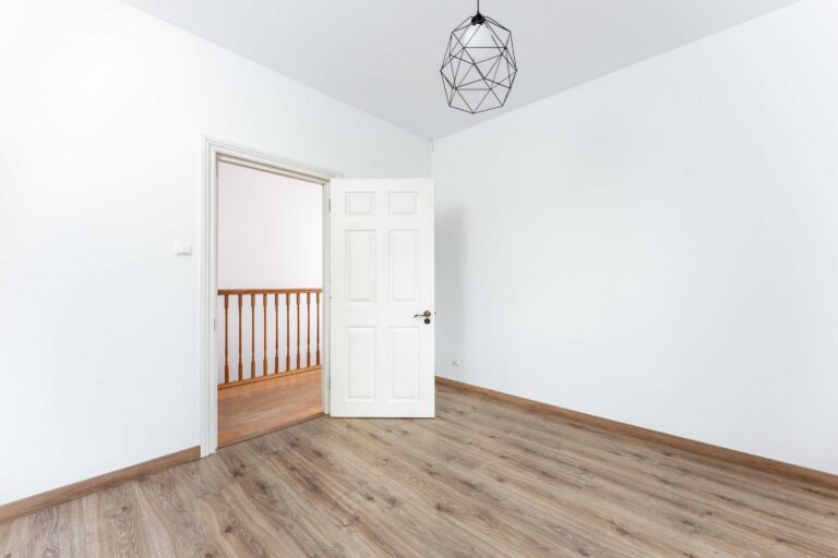 Narożny segment w Kobyłce z ogrodem 120 m²