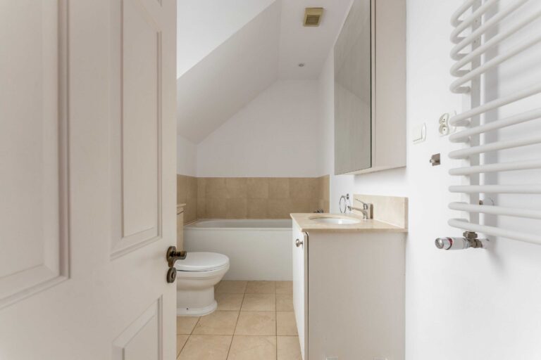 Narożny segment w Kobyłce z ogrodem 120 m²
